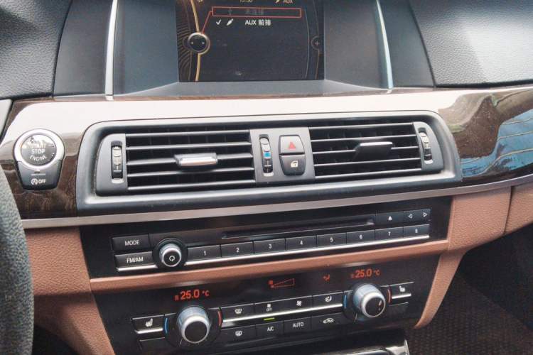 Used BMW 5 Series 2014 525Li Leading Model Audio And AC Panel