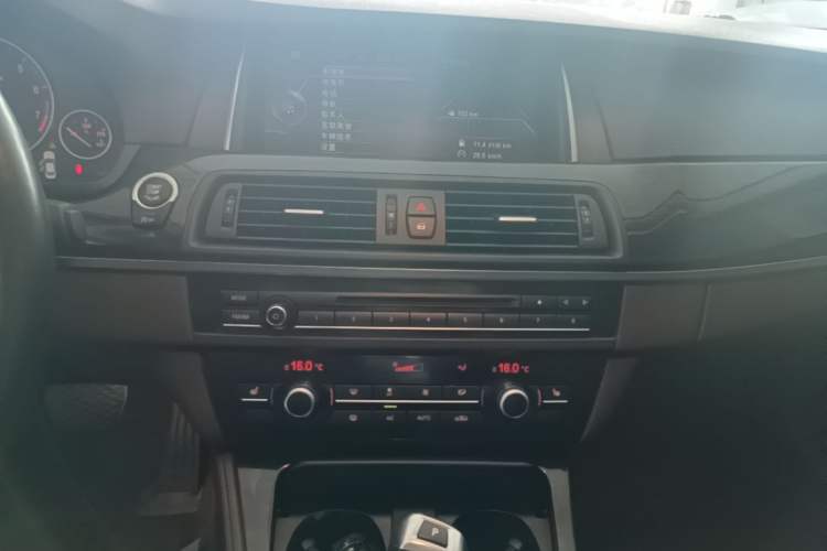 Used BMW 5 Series 2014 525Li Luxury Design Package Audio And AC Panel