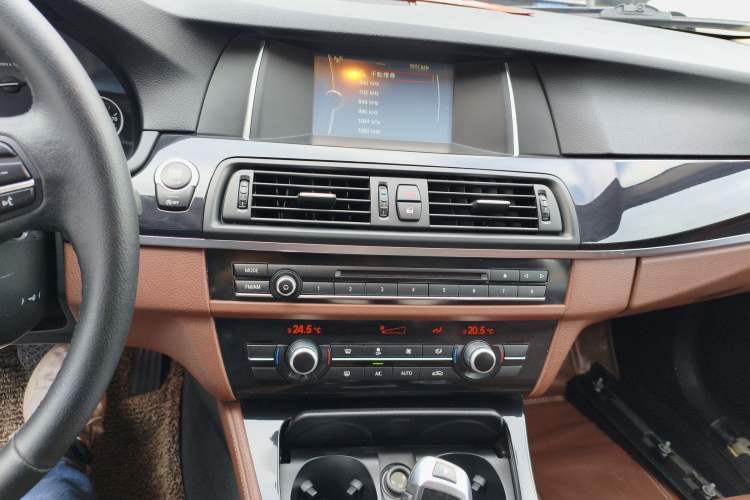 Used BMW 5 Series 2014 520i Elegant Edition Audio And AC Panel