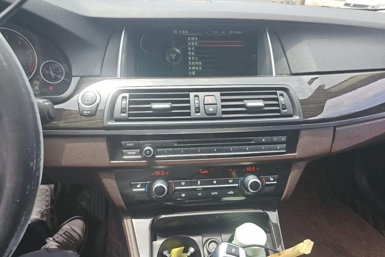 Used BMW 5 Series 2014 525Li Luxury Design Package Audio And AC Panel