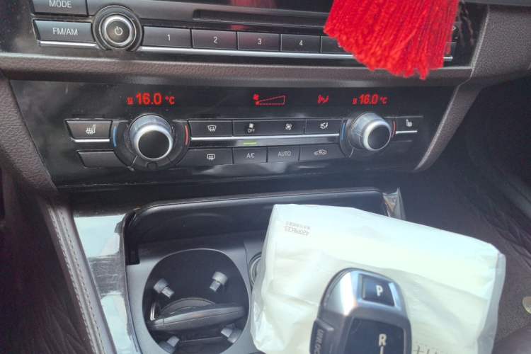 Used BMW 5 Series 2014 525Li Luxury Design Package Audio And AC Panel