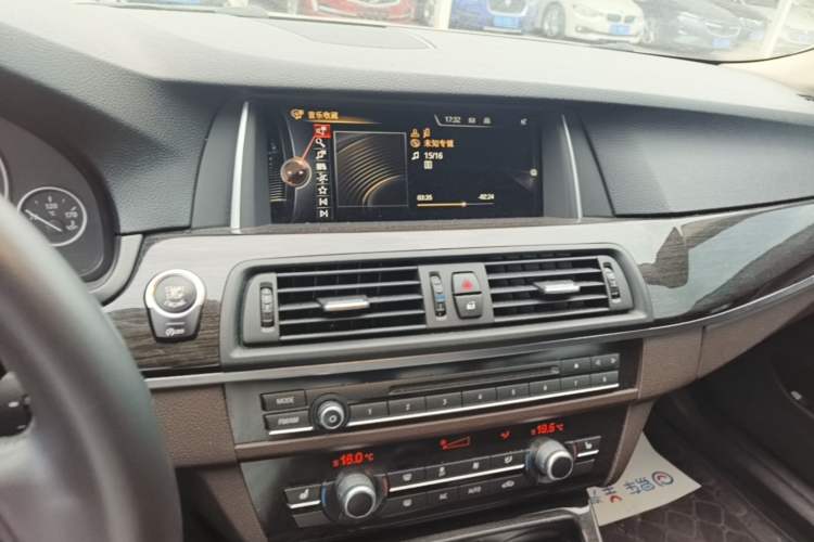 Used BMW 5 Series 2014 525Li Luxury Design Package Audio And AC Panel
