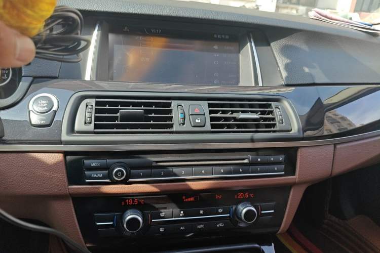 Used BMW 5 Series 2014 520i Elegant Edition Audio And AC Panel