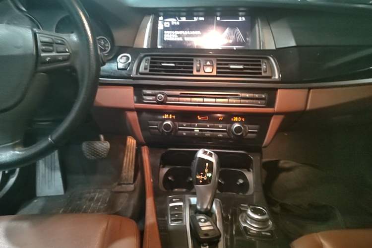 Used BMW 5 Series 2014 520i Elegant Edition Audio And AC Panel