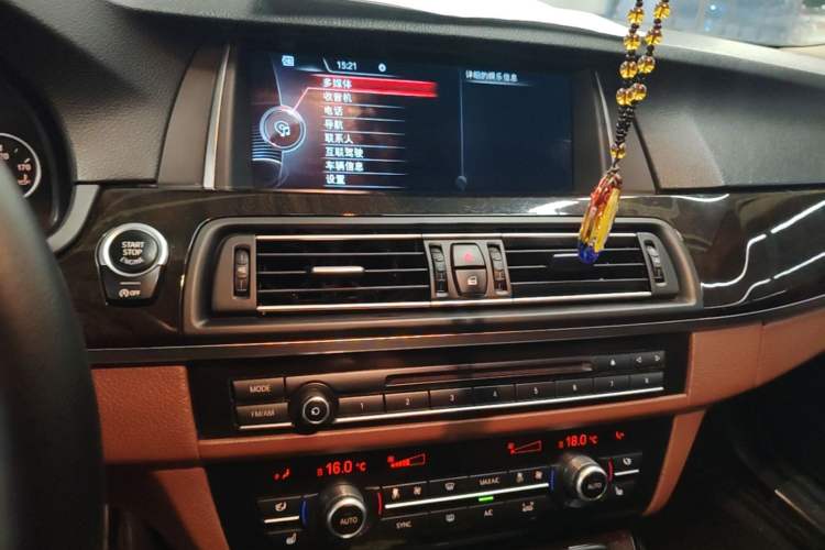 Used BMW 5 Series 2014 528Li xDrive Premium Edition Audio And AC Panel