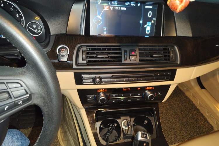 Used BMW 5 Series 2014 525Li Leading Model Audio And AC Panel