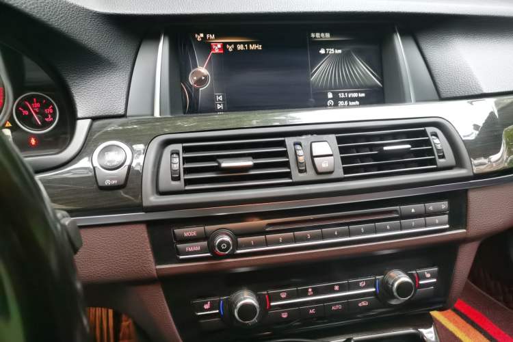 Used BMW 5 Series 2014 525Li Luxury Design Package Audio And AC Panel