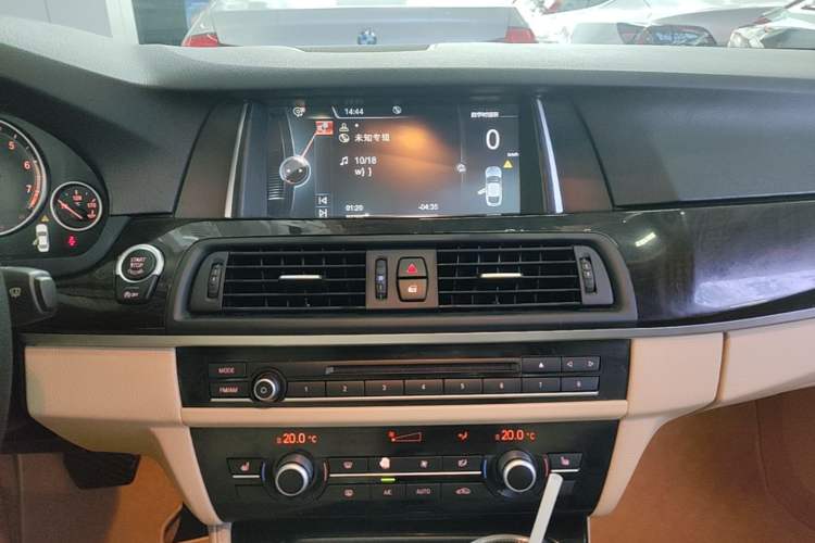 Used BMW 5 Series 2014 525Li Leading Model Audio And AC Panel