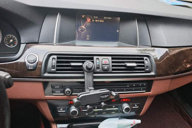 Used BMW 5 Series 2014 525Li Leading Model Audio And AC Panel