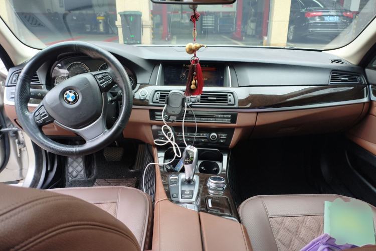Used BMW 5 Series 2014 528Li Leading Model Center Console
