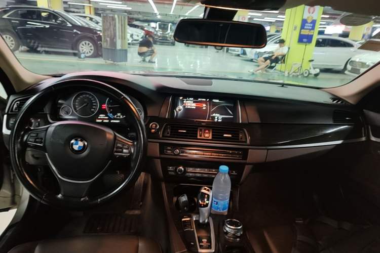 Used BMW 5 Series 2014 525Li Luxury Design Package Center Console