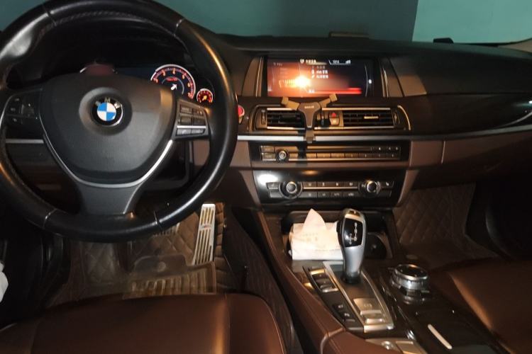 Used BMW 5 Series 2014 525Li Luxury Design Package Center Console