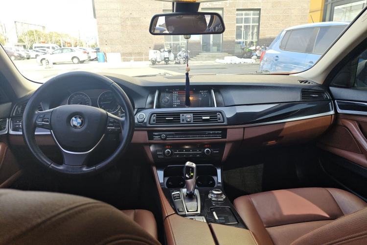 Used BMW 5 Series 2014 520Li Elegant Model Center Console