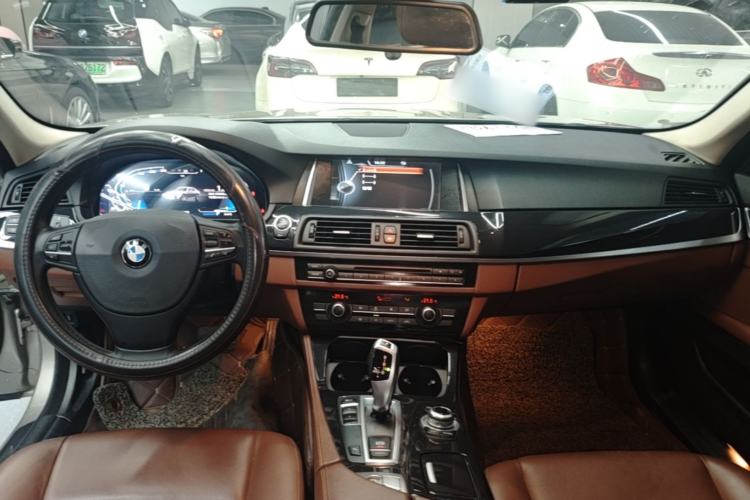 Used BMW 5 Series 2014 520Li Elegant Model Center Console