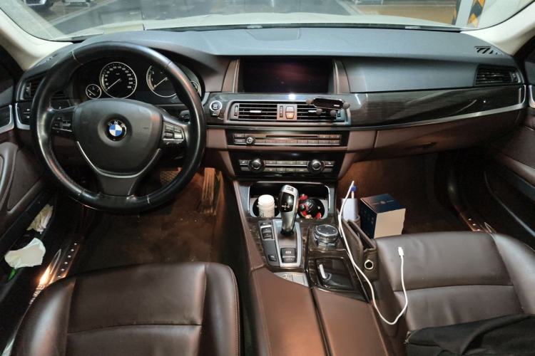Used BMW 5 Series 2014 525Li Luxury Design Package Center Console