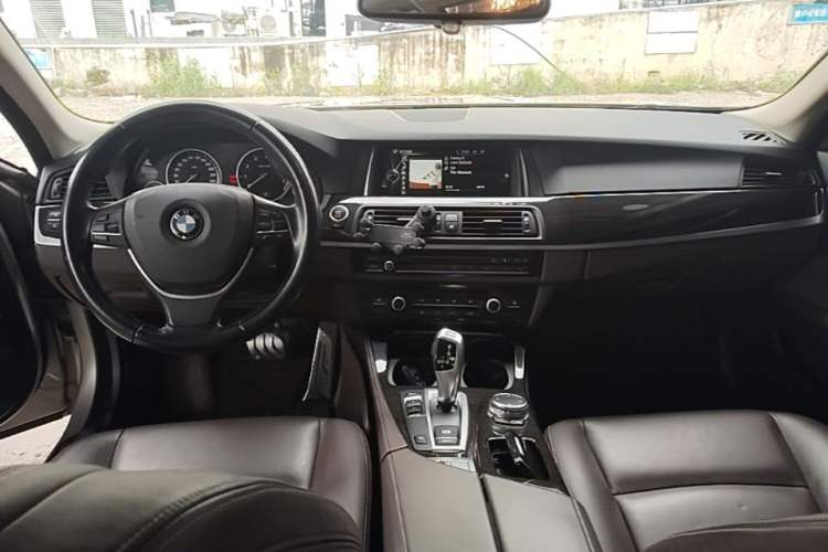 Used BMW 5 Series 2014 525Li Luxury Design Package Center Console