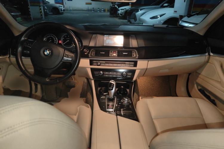Used BMW 5 Series 2014 520Li Elegant Model Center Console
