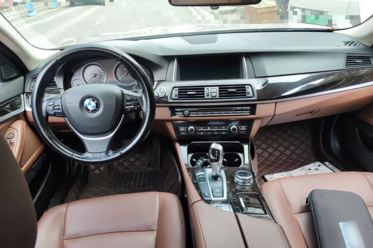 Used BMW 5 Series 2014 528Li Leading Model Center Console