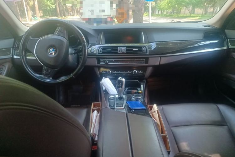 Used BMW 5 Series 2014 525Li Luxury Design Package Center Console