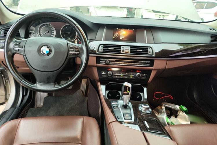Used BMW 5 Series 2014 525Li Leading Model Center Console