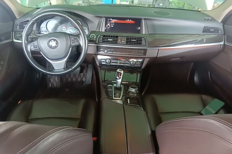 Used BMW 5 Series 2014 525Li Luxury Design Package Center Console