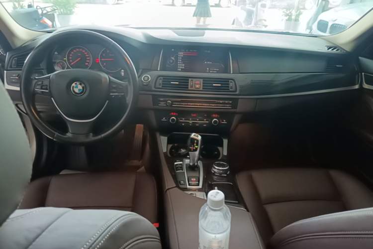Used BMW 5 Series 2014 525Li Luxury Design Package Center Console
