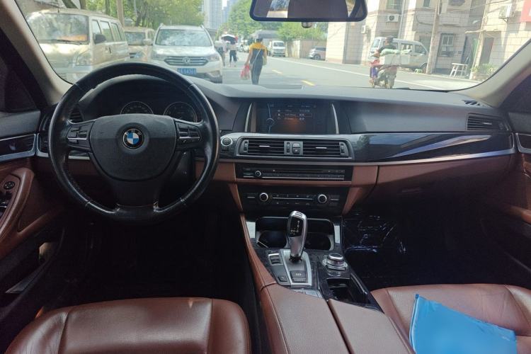 Used BMW 5 Series 2014 520Li Elegant Model Center Console