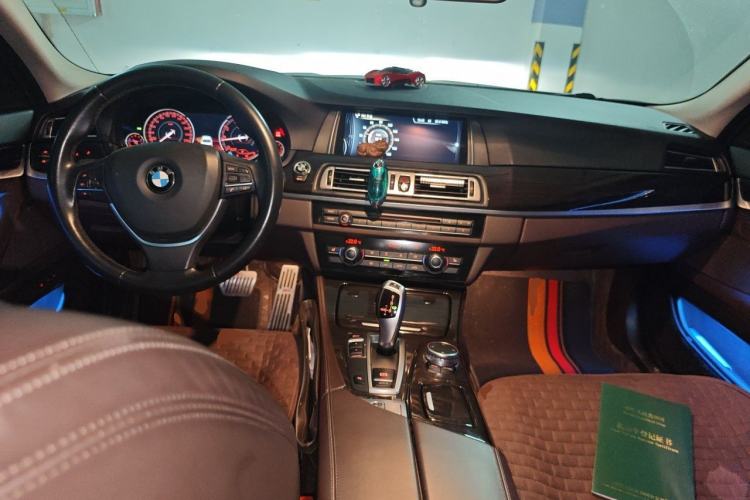 Used BMW 5 Series 2014 525Li Luxury Design Package Center Console