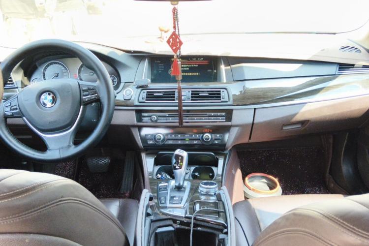 Used BMW 5 Series 2014 528Li xDrive Luxury Design Package Center Console
