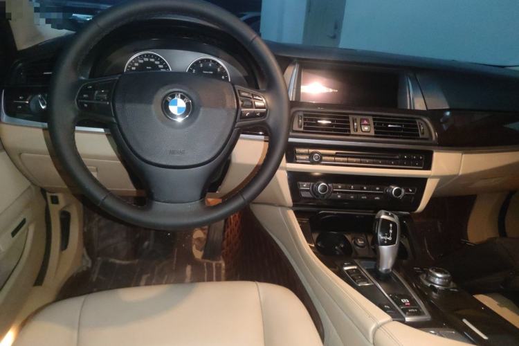Used BMW 5 Series 2014 525Li Leading Model Center Console