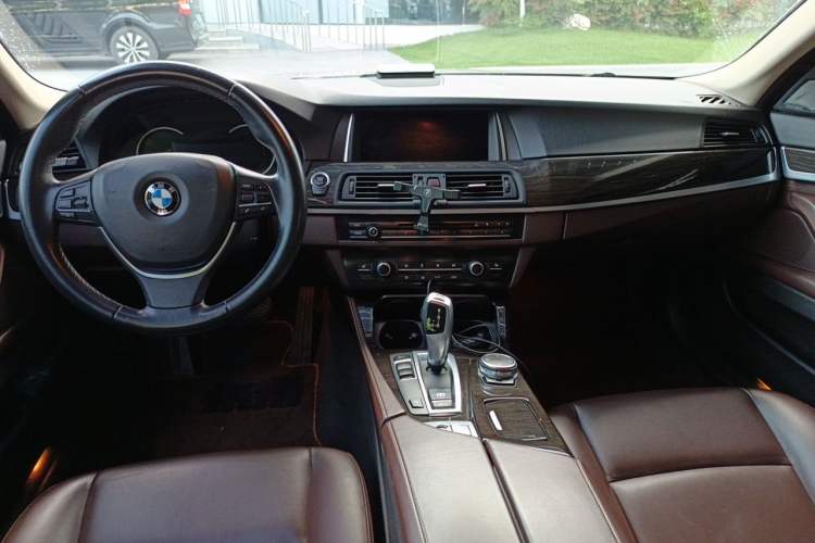 Used BMW 5 Series 2014 525Li Luxury Design Package Center Console