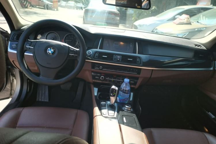 Used BMW 5 Series 2014 520Li Elegant Model Center Console