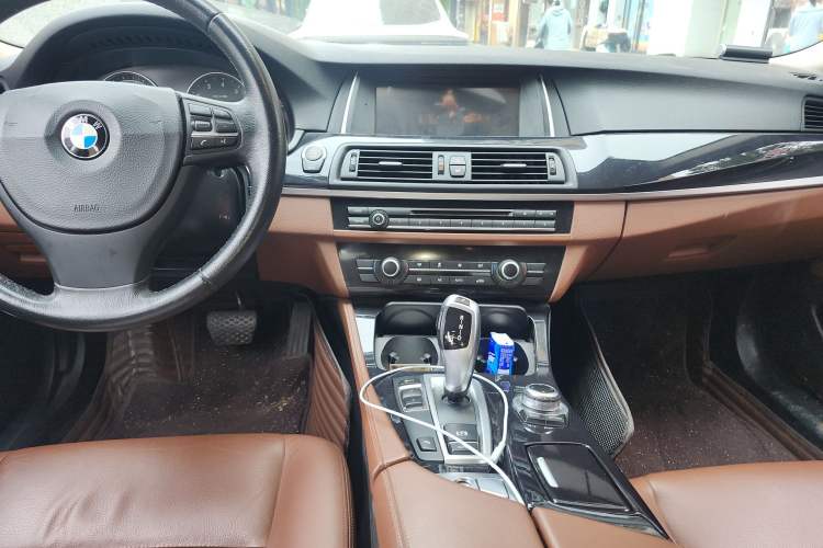 Used BMW 5 Series 2014 520Li Elegant Model Center Console