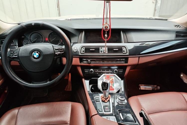 Used BMW 5 Series 2014 520Li Elegant Model Center Console