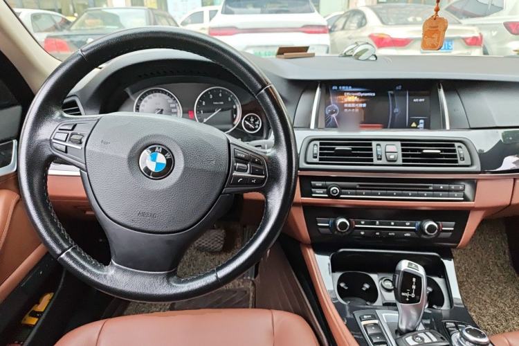 Used BMW 5 Series 2014 520Li Elegant Model Center Console