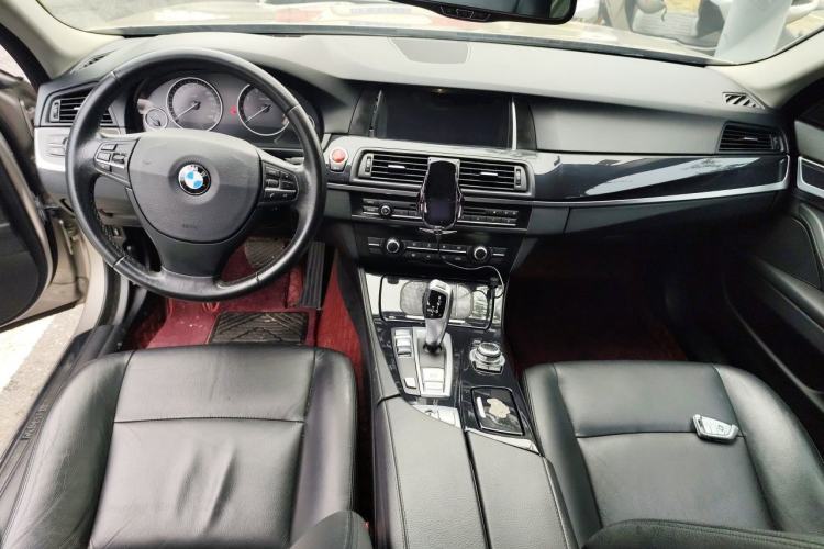 Used BMW 5 Series 2014 520Li Elegant Model Center Console