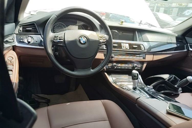 Used BMW 5 Series 2014 520Li Elegant Model Center Console
