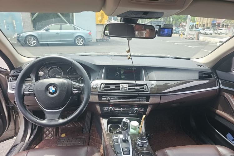 Used BMW 5 Series 2014 525Li Luxury Design Package Center Console
