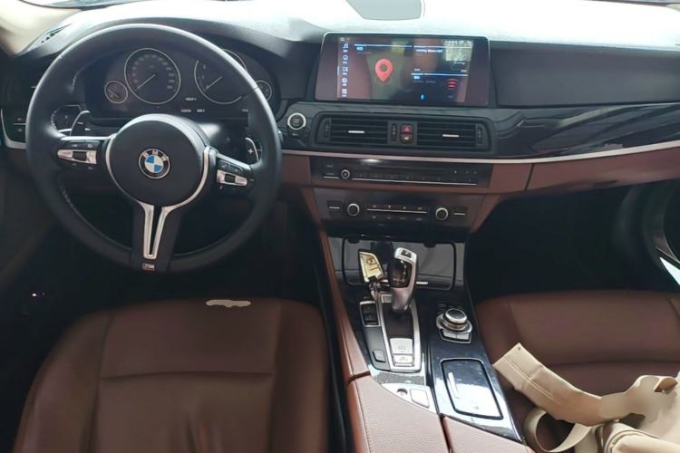 Used BMW 5 Series 2014 520Li Elegant Model Center Console