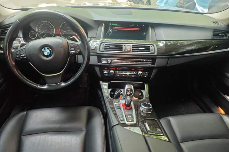 Used BMW 5 Series 2014 535i Design Package Model Center Console