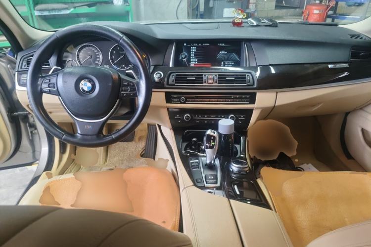 Used BMW 5 Series 2014 535Li Leading Model Center Console