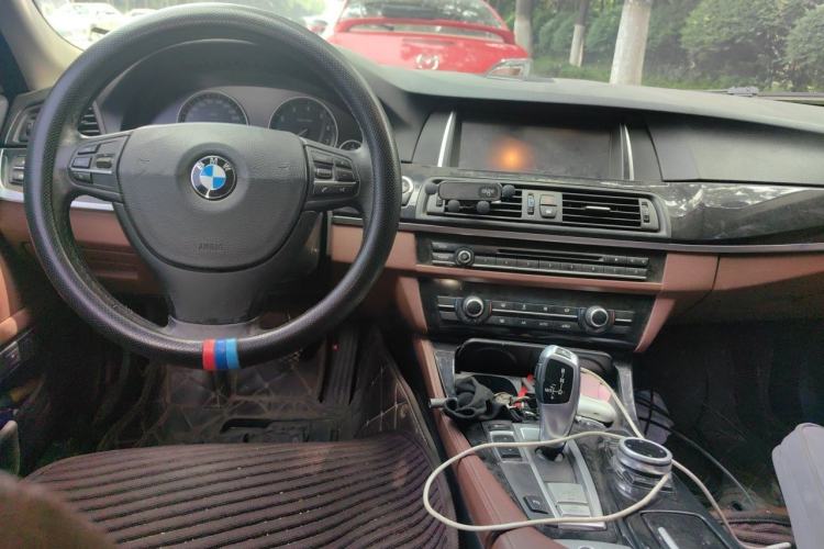 Used BMW 5 Series 2014 520Li Elegant Model Center Console