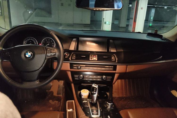 Used BMW 5 Series 2014 520Li Elegant Model Center Console