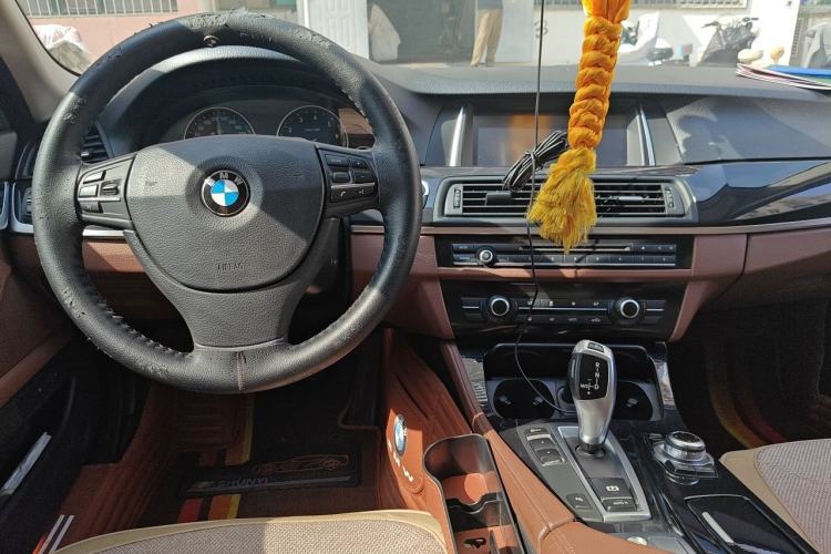 Used BMW 5 Series 2014 520i Elegant Edition Center Console