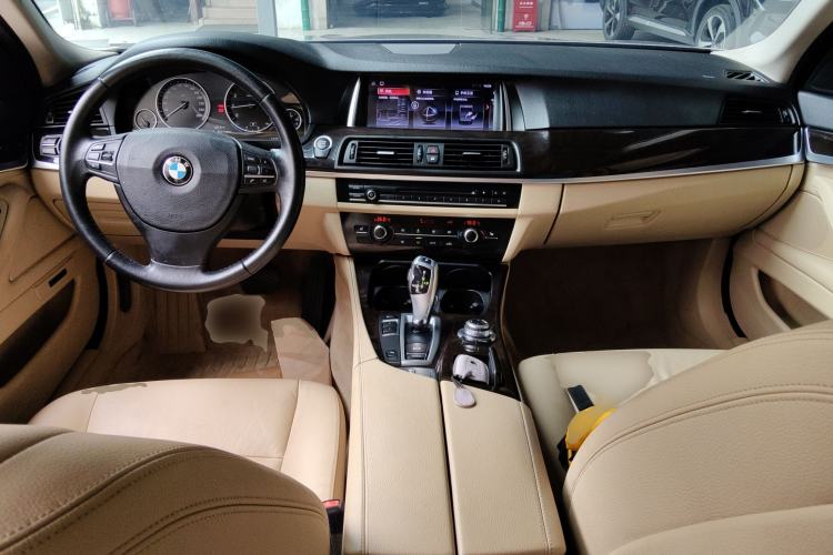 Used BMW 5 Series 2014 525Li Leading Model Center Console