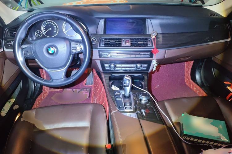 Used BMW 5 Series 2014 525Li Luxury Design Package Center Console