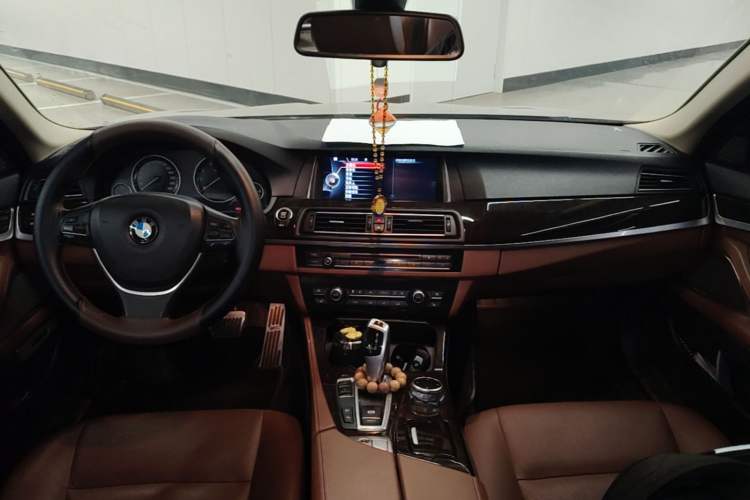 Used BMW 5 Series 2014 528Li xDrive Premium Edition Center Console