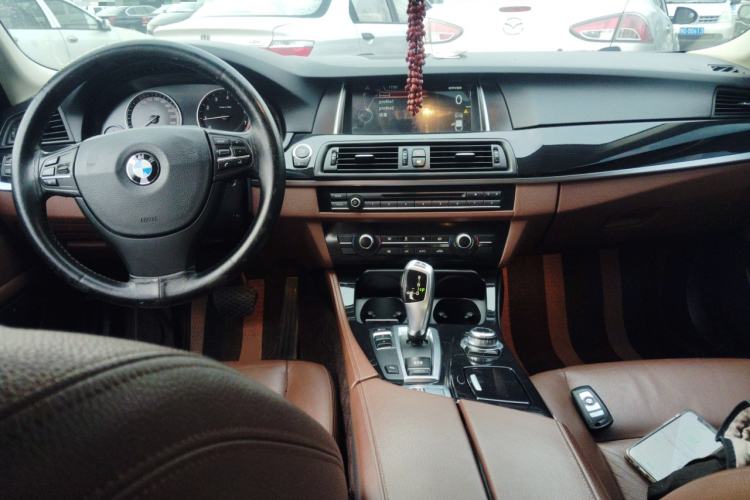 Used BMW 5 Series 2014 520Li Elegant Model Center Console