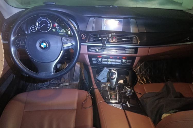 Used BMW 5 Series 2014 520Li Elegant Model Center Console