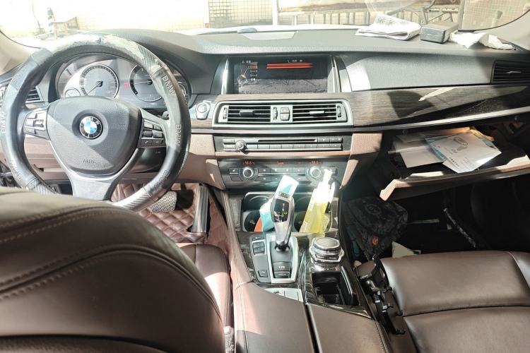 Used BMW 5 Series 2014 525Li Luxury Design Package Center Console
